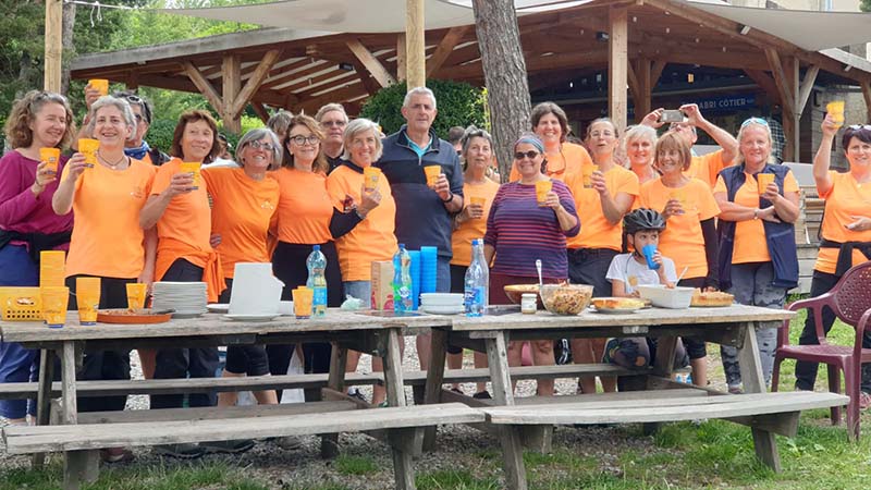Equipe de bénévoles et pratiquants du club Aviron Caturige 780 dans les Hautes-Alpes.